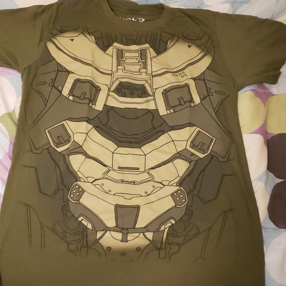 2016 Halo Master chief graphic tee.